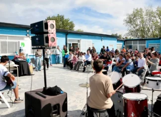 ENTREGA DE INSTRUMENTO EN LA ESCUELA N° 37